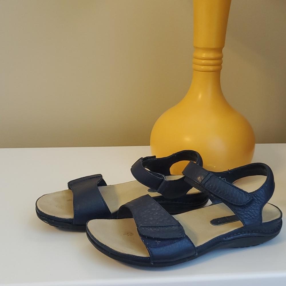 Rockport navy sandals size 7